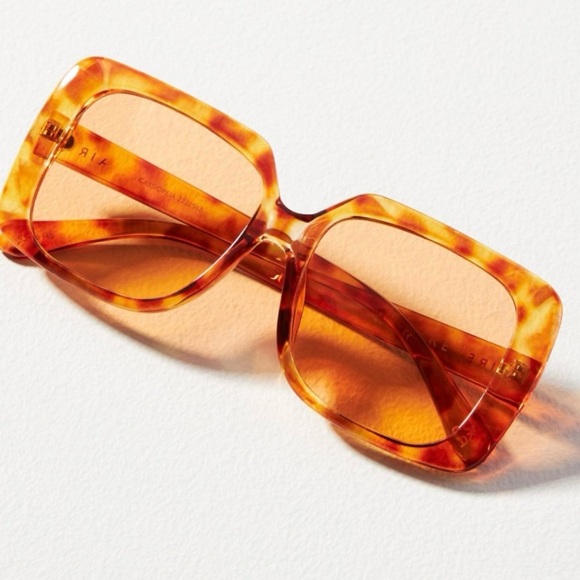 AIRE Cassiopeia Square Oversized Sunglasses in Vintage Tortoiseshell - Picture 5 of 7
